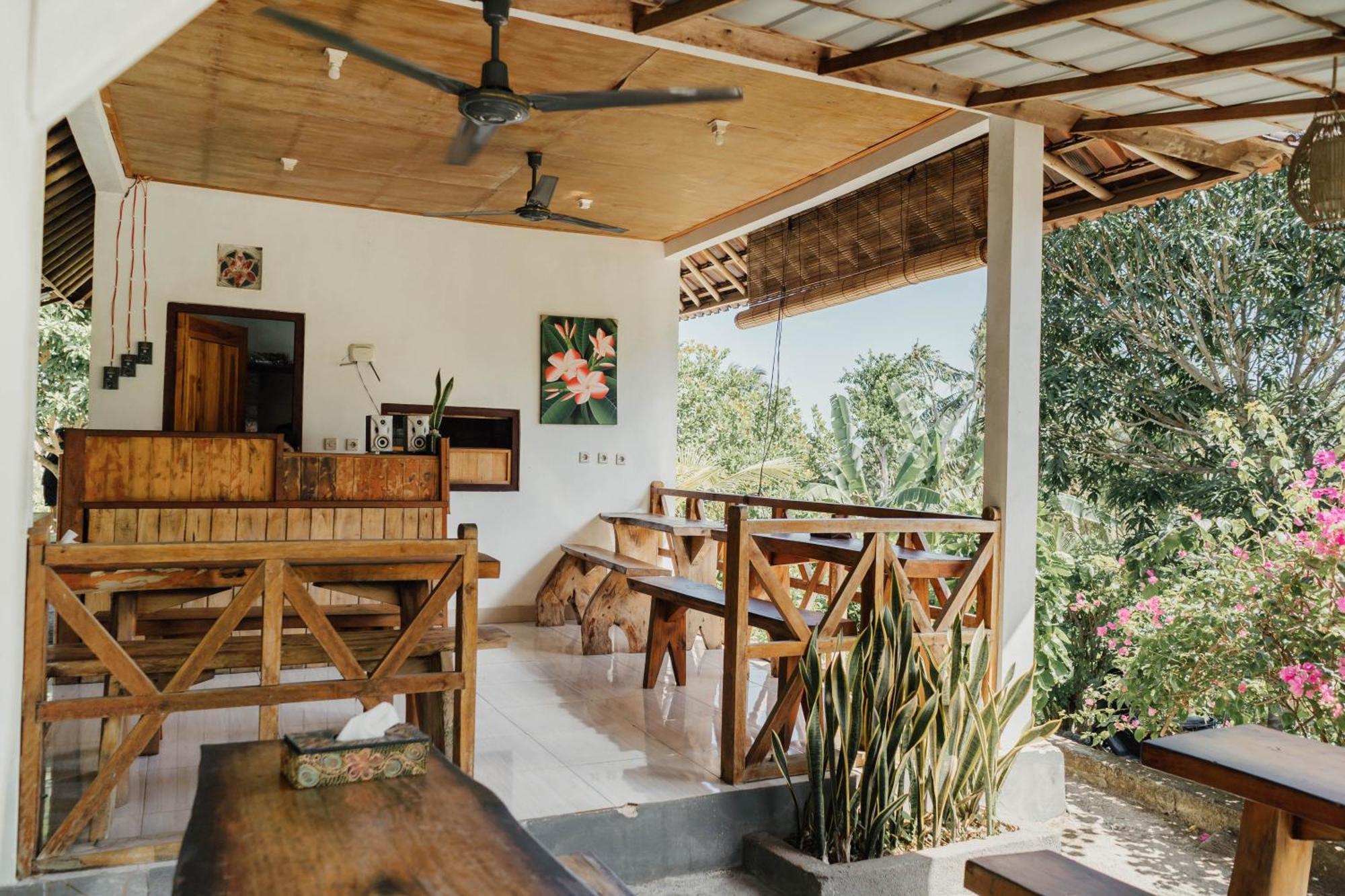 Temeling Jungle Inn Batumadeg Luaran gambar