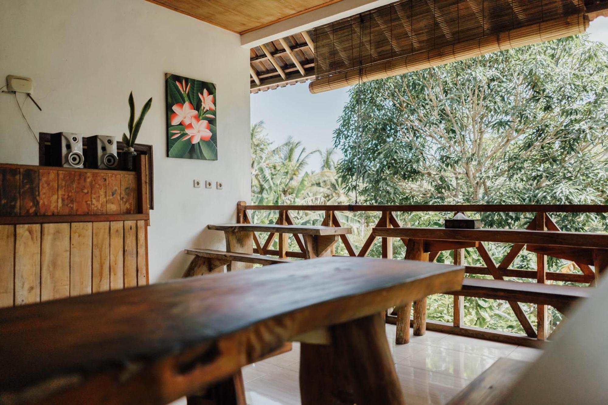 Temeling Jungle Inn Batumadeg Luaran gambar